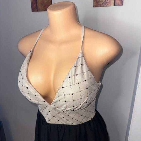 Ladies’s Dress - Picture 4 of 16